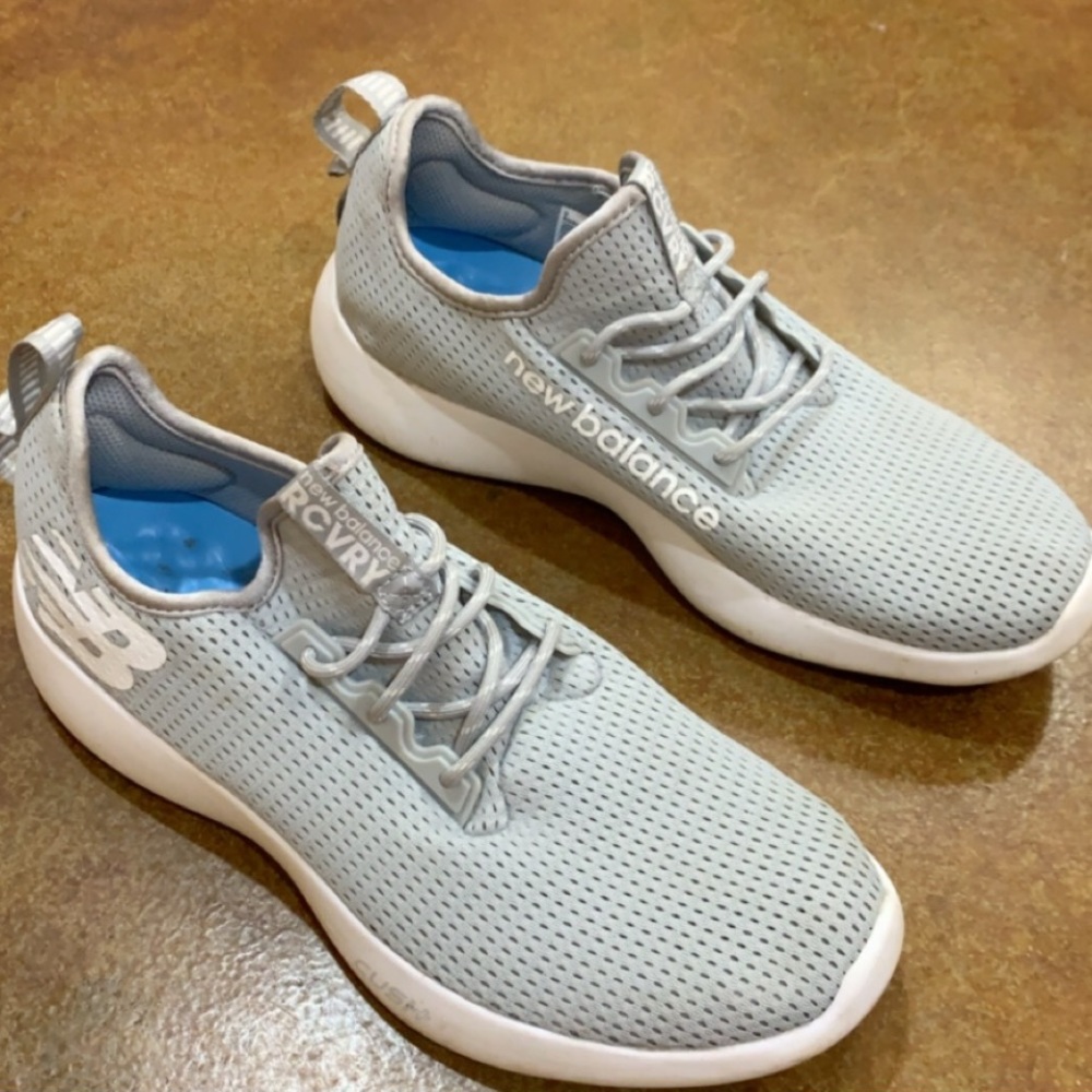 Men’s size 10 New Balance Tennis Shoes